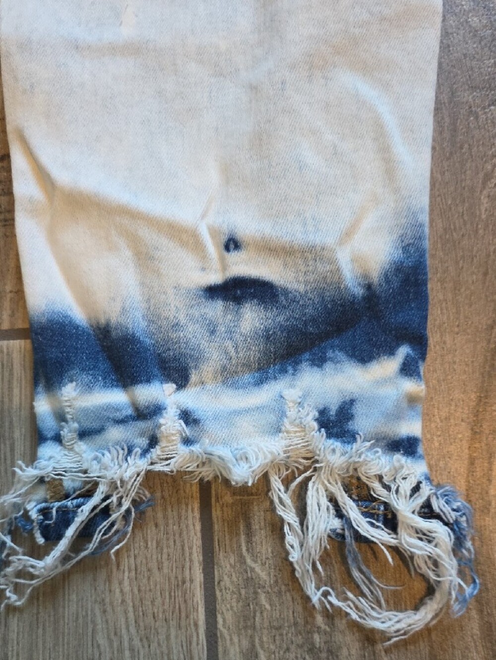 Light Wash Tie-Dye Hem Ankle Jeans - Women's-Size 32 - Picture 5 of 6